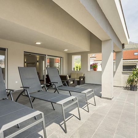 Luxury 3 Bed Apartment, Large Terrace, Pool, Close To Beach And Split! Podstrana Bagian luar foto