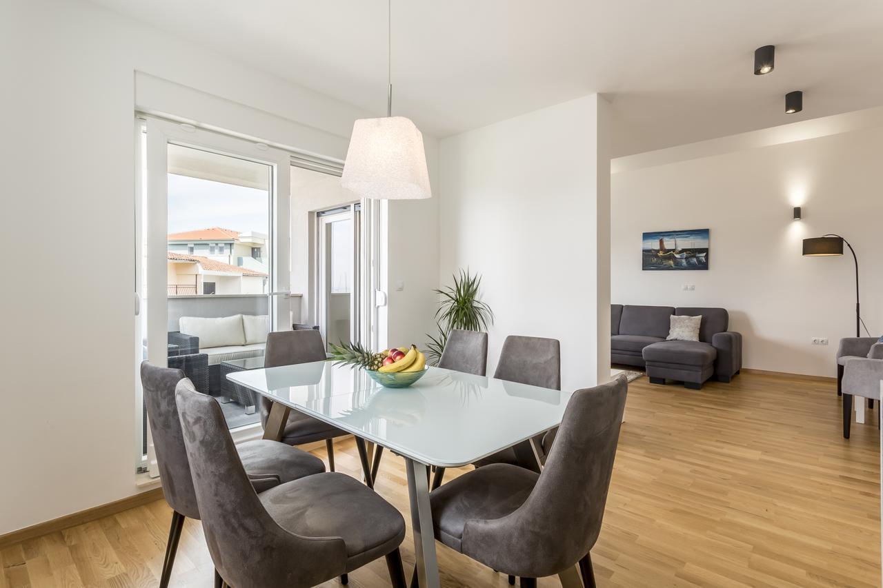 Luxury 3 Bed Apartment, Large Terrace, Pool, Close To Beach And Split! Podstrana Bagian luar foto